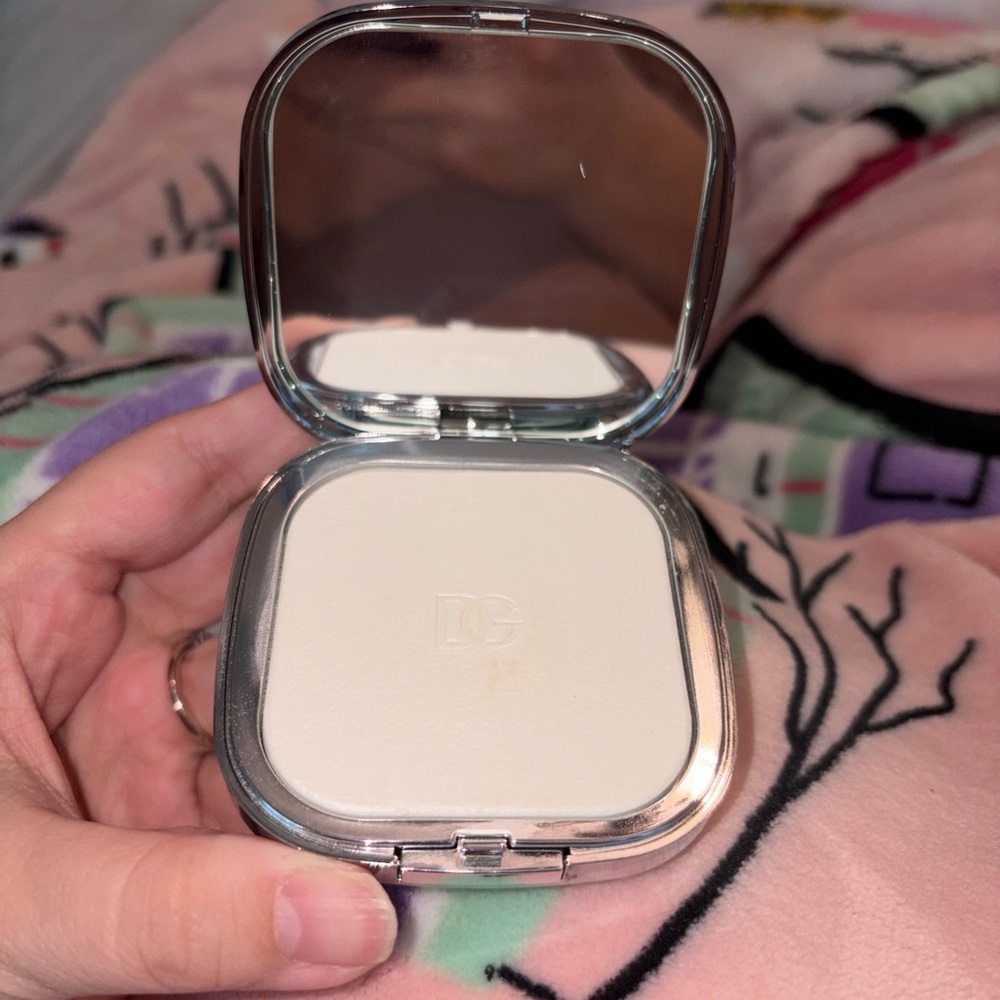 Dolce & Gabbana solar glow bare skin blurring powder Compact - Picture 2 of 5